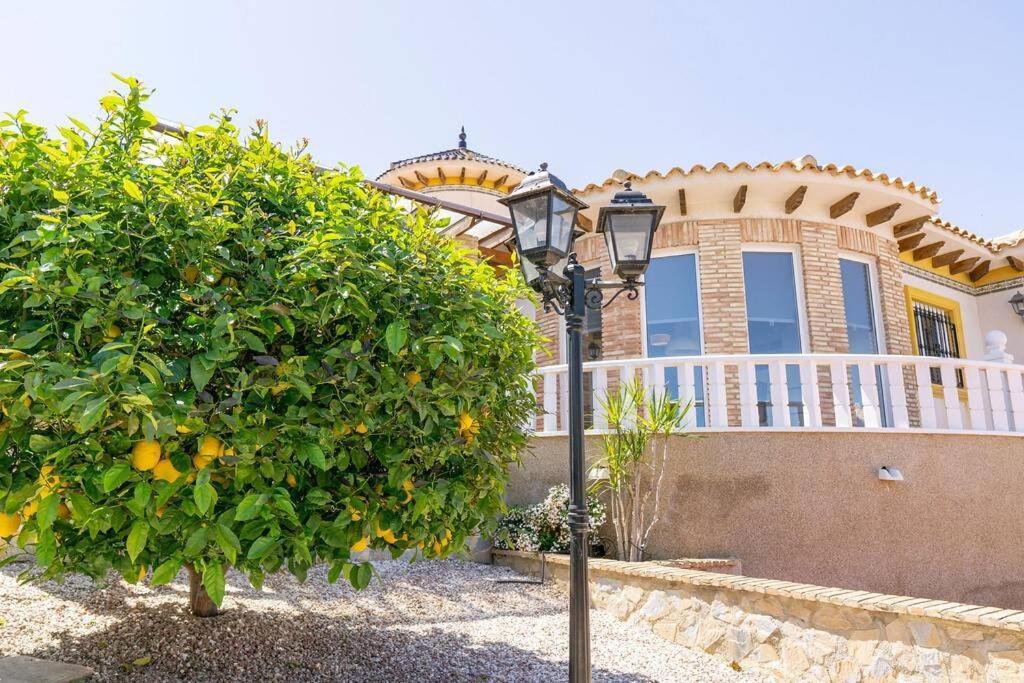 Casa Lilly-Rose, A Beautiful 3 Bedroom Detached Villa A Short Walk To The Villamartin Plaza & Golf Course 外观 照片