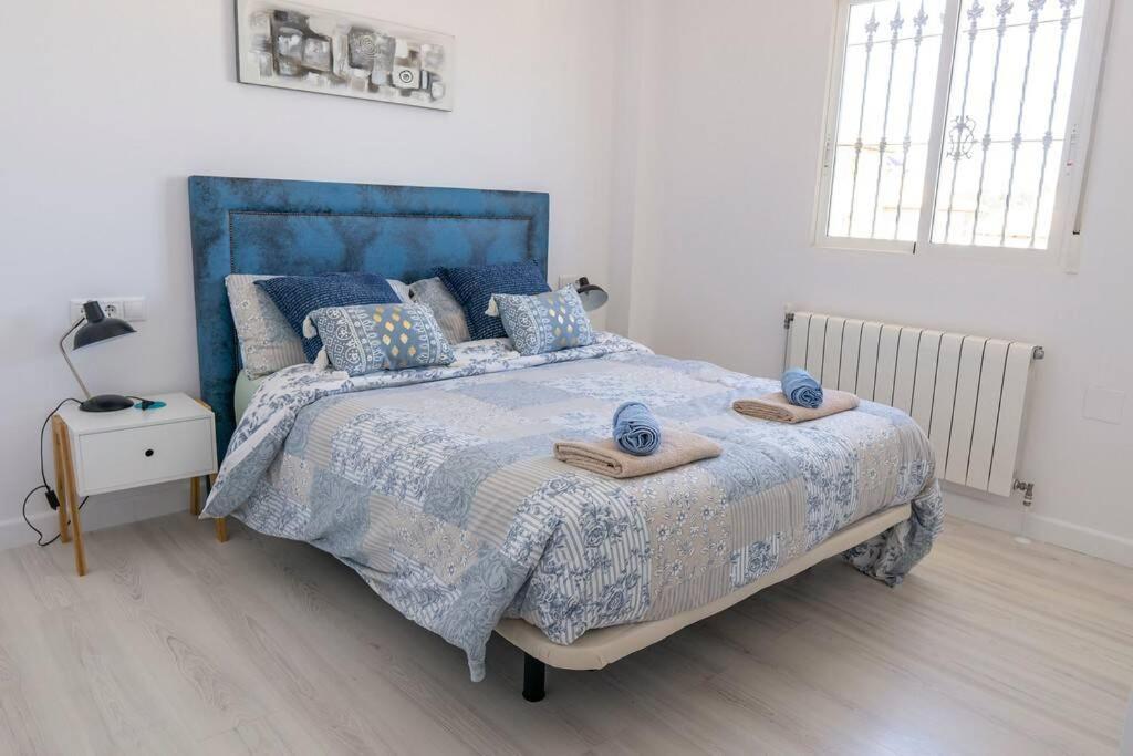 Casa Lilly-Rose, A Beautiful 3 Bedroom Detached Villa A Short Walk To The Villamartin Plaza & Golf Course 外观 照片