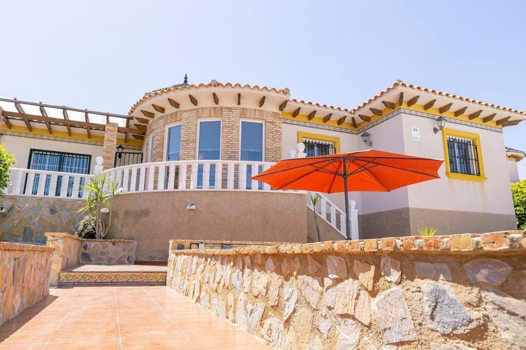 Casa Lilly-Rose, A Beautiful 3 Bedroom Detached Villa A Short Walk To The Villamartin Plaza & Golf Course 外观 照片