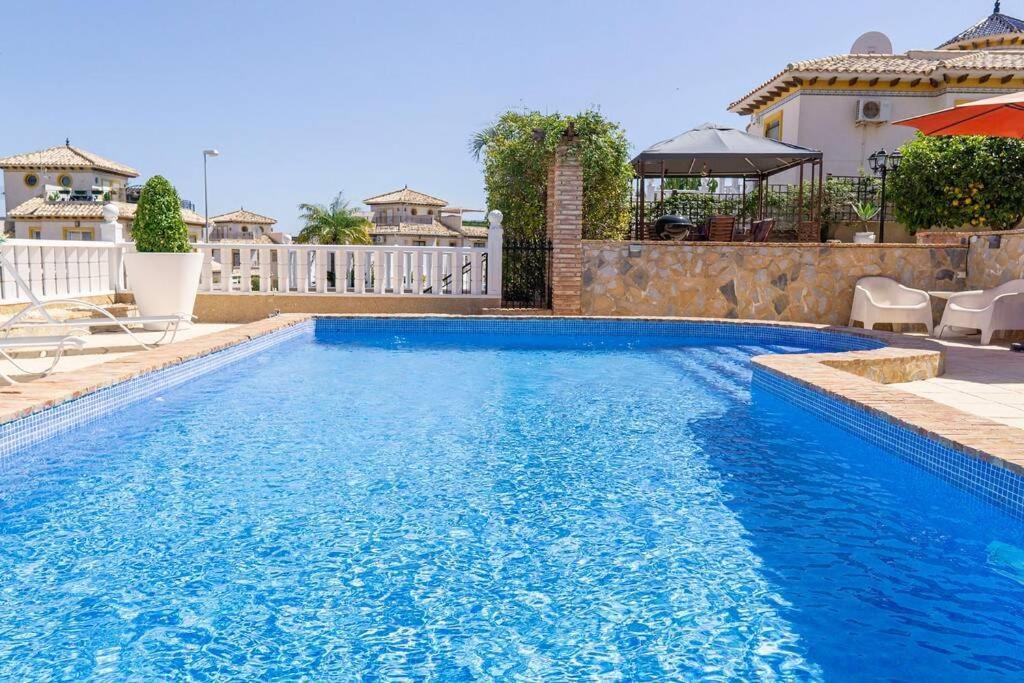 Casa Lilly-Rose, A Beautiful 3 Bedroom Detached Villa A Short Walk To The Villamartin Plaza & Golf Course 外观 照片