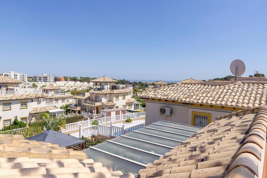 Casa Lilly-Rose, A Beautiful 3 Bedroom Detached Villa A Short Walk To The Villamartin Plaza & Golf Course 外观 照片