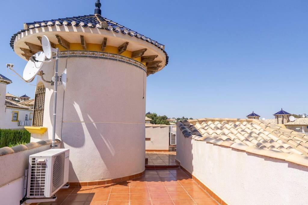 Casa Lilly-Rose, A Beautiful 3 Bedroom Detached Villa A Short Walk To The Villamartin Plaza & Golf Course 外观 照片