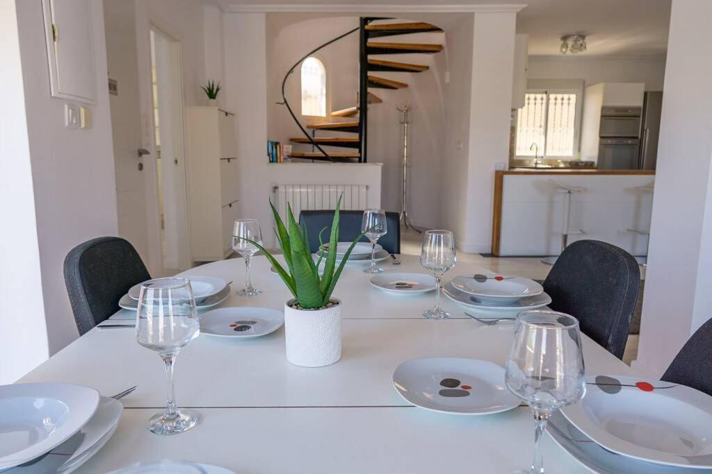 Casa Lilly-Rose, A Beautiful 3 Bedroom Detached Villa A Short Walk To The Villamartin Plaza & Golf Course 外观 照片