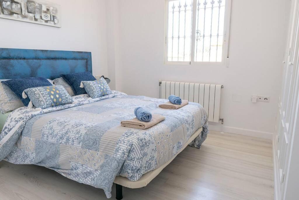 Casa Lilly-Rose, A Beautiful 3 Bedroom Detached Villa A Short Walk To The Villamartin Plaza & Golf Course 外观 照片