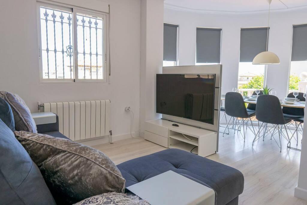 Casa Lilly-Rose, A Beautiful 3 Bedroom Detached Villa A Short Walk To The Villamartin Plaza & Golf Course 外观 照片