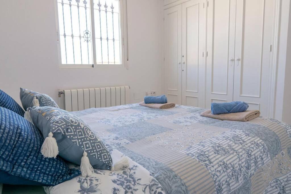 Casa Lilly-Rose, A Beautiful 3 Bedroom Detached Villa A Short Walk To The Villamartin Plaza & Golf Course 外观 照片