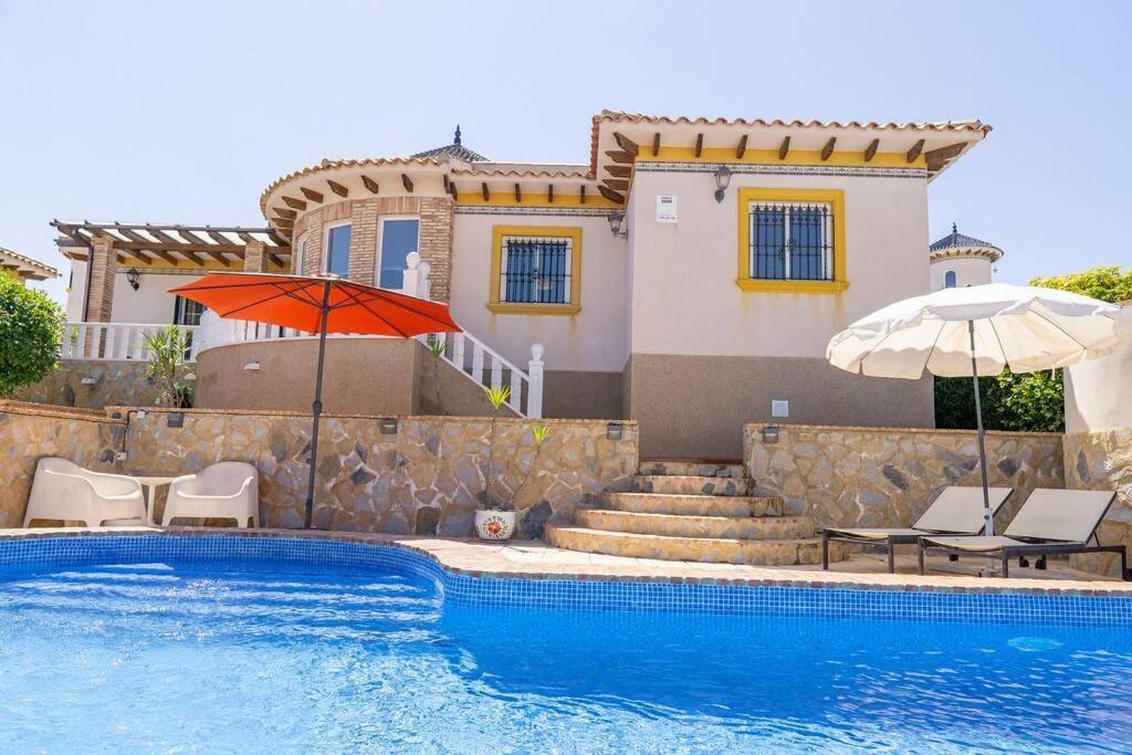 Casa Lilly-Rose, A Beautiful 3 Bedroom Detached Villa A Short Walk To The Villamartin Plaza & Golf Course 外观 照片