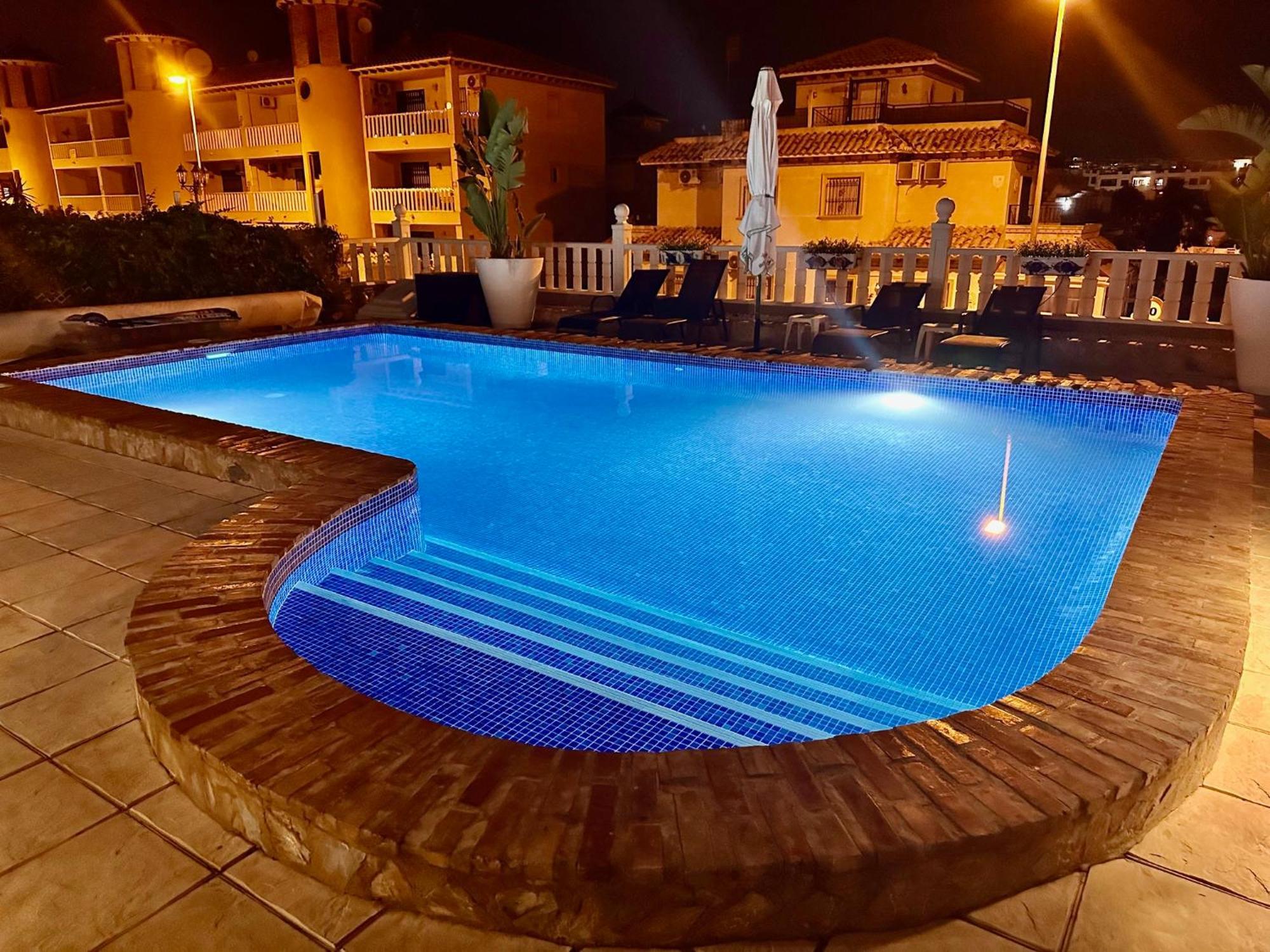 Casa Lilly-Rose, A Beautiful 3 Bedroom Detached Villa A Short Walk To The Villamartin Plaza & Golf Course 外观 照片