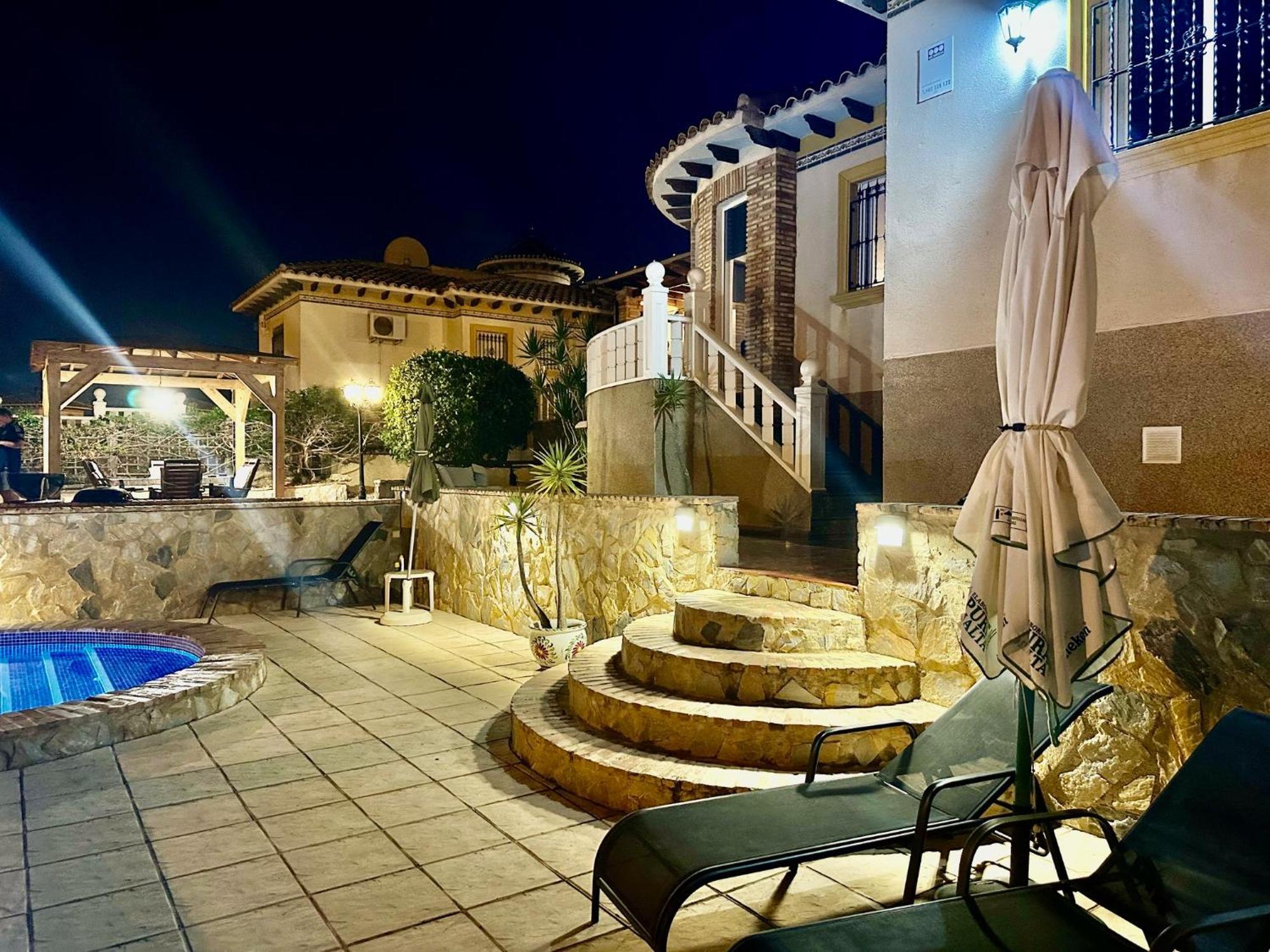 Casa Lilly-Rose, A Beautiful 3 Bedroom Detached Villa A Short Walk To The Villamartin Plaza & Golf Course 外观 照片