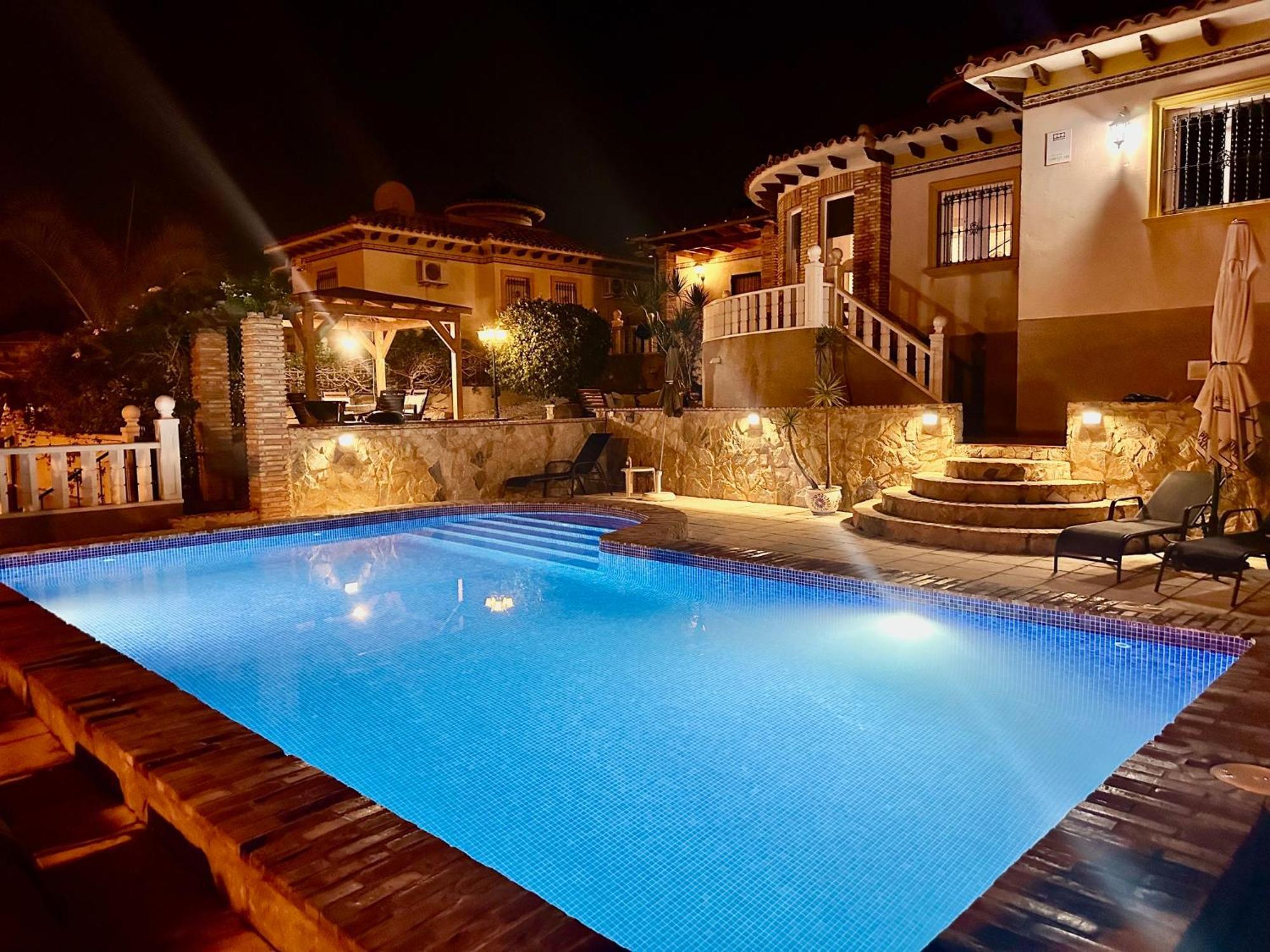 Casa Lilly-Rose, A Beautiful 3 Bedroom Detached Villa A Short Walk To The Villamartin Plaza & Golf Course 外观 照片